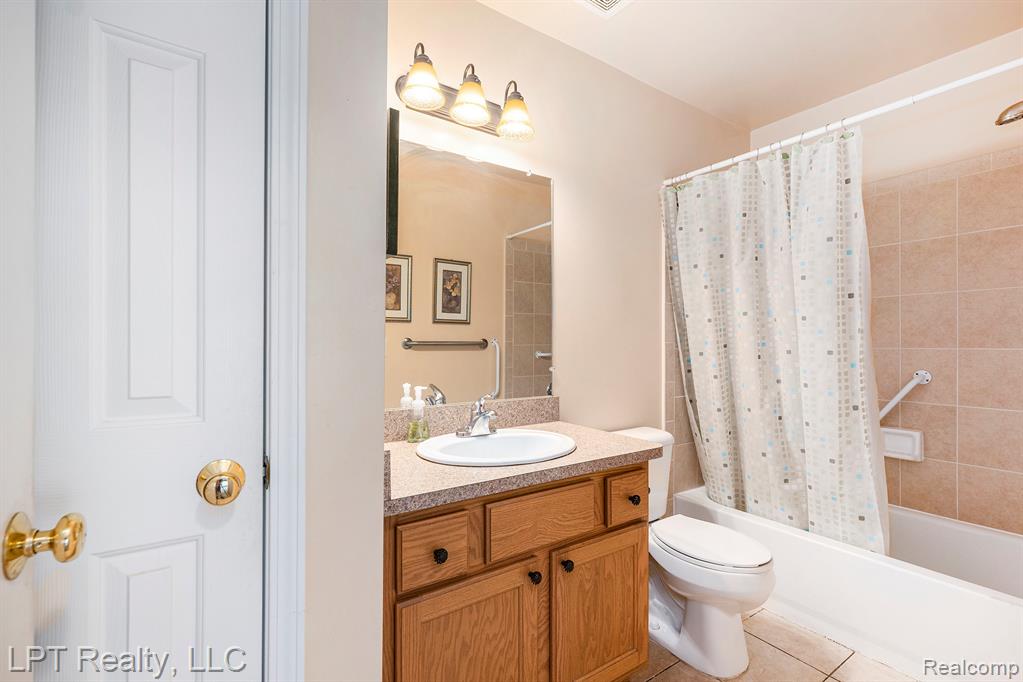 45550 Rathmore Drive E, Macomb, MI 48044 — Photo 14