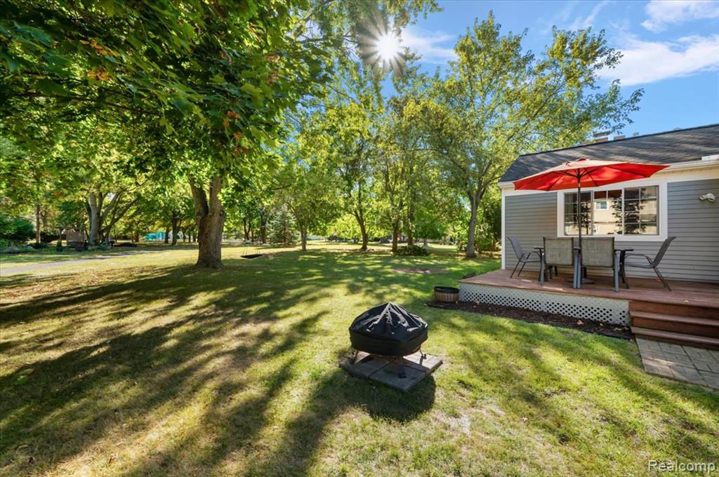 2066 Teaneck Circle, Wixom, MI 48393 — Photo 40