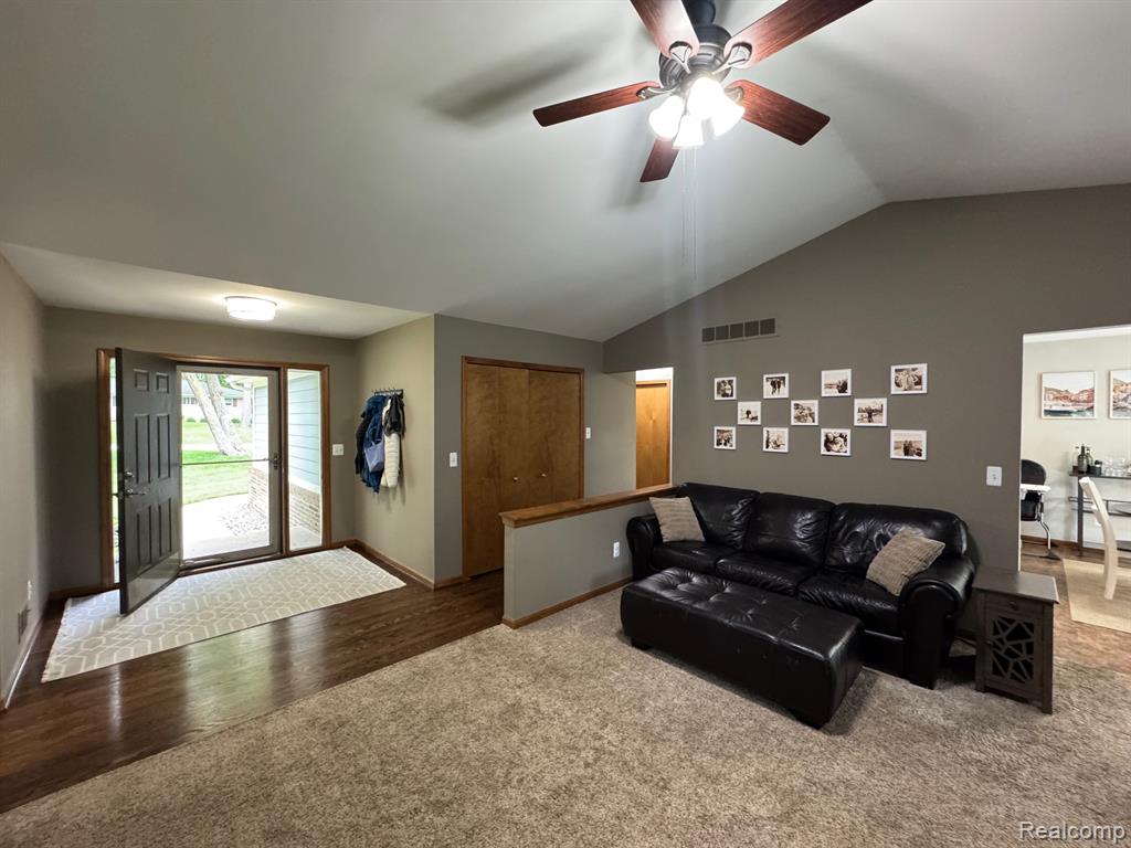 5851 Kingfisher Lane, Clarkston, MI — Photo 15