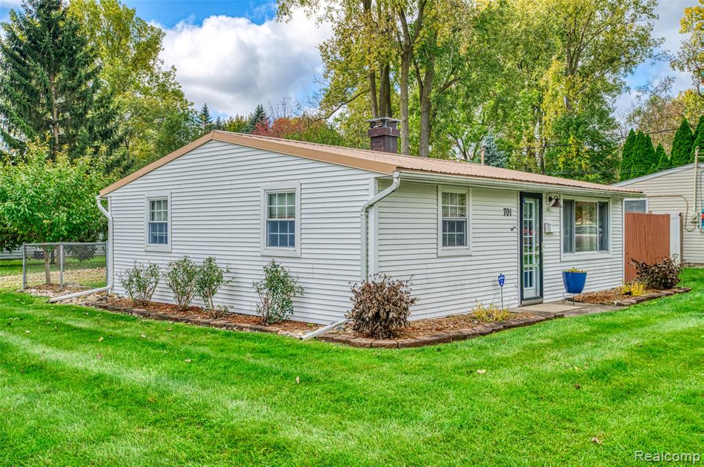 701 MARY Court, Fenton, MI 48430 — front exterior