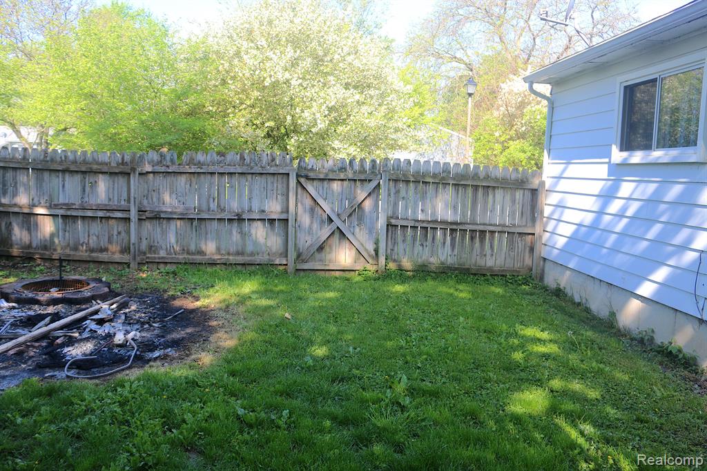 4053 HEATHGATE Drive, Lansing, MI 48911 — Photo 27