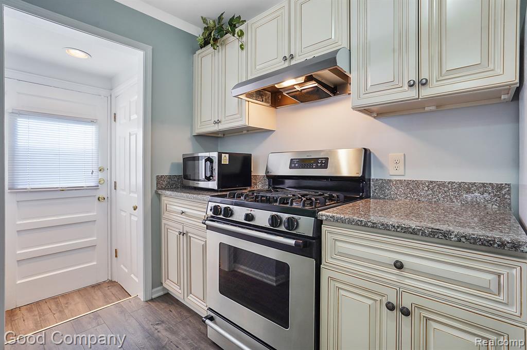 935 N MAPLE Avenue, Royal Oak, MI 48067 — Photo 5