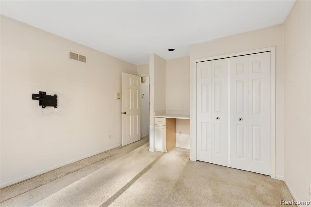 43151 W Kirkwood Drive, Clinton Twp, MI 48038 — Photo 10