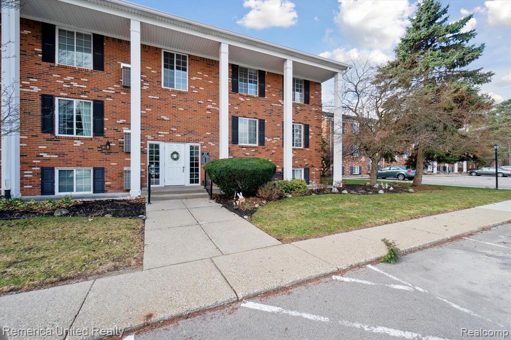 507 W HIGHLAND Road, D-9, Howell, MI 48843 — Photo 3