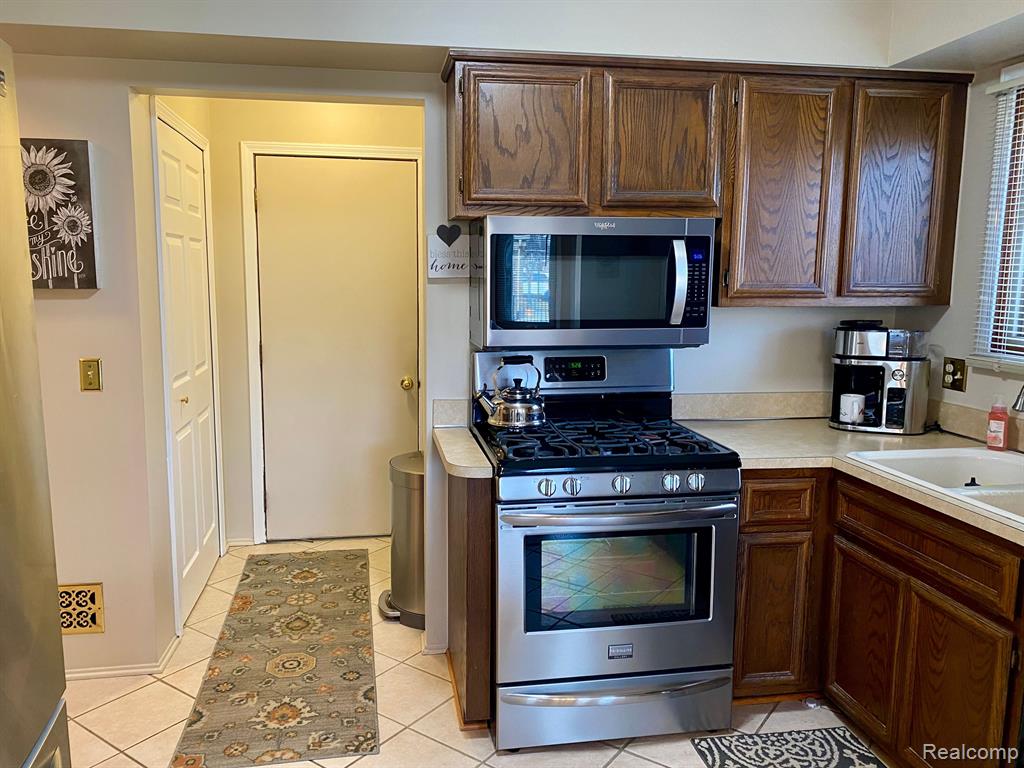 41962 STRATTON Drive, Clinton Twp, MI 48038 — Photo 28