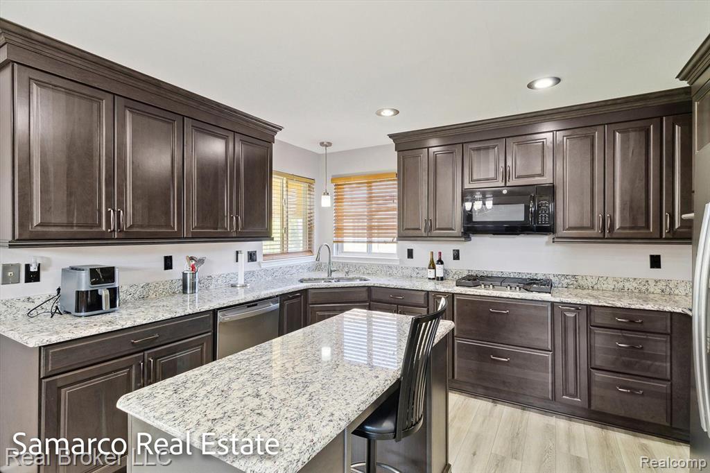 7998 RAYNA, Belleville, MI 48111 — Photo 15