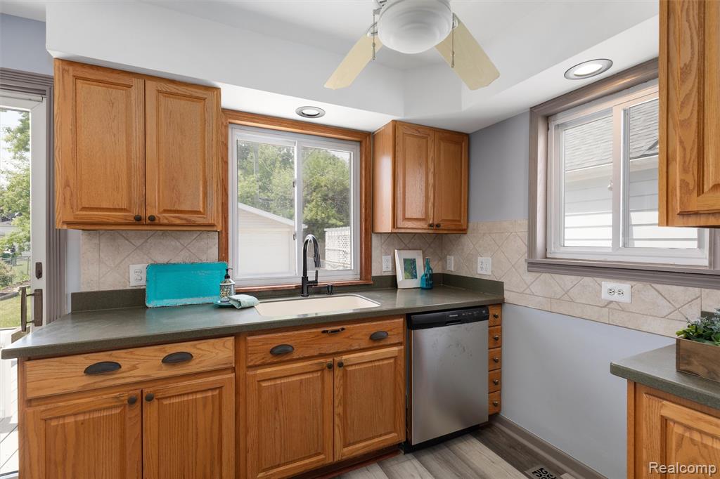 24921 Lexington Avenue, Eastpointe, MI 48021 — Photo 15