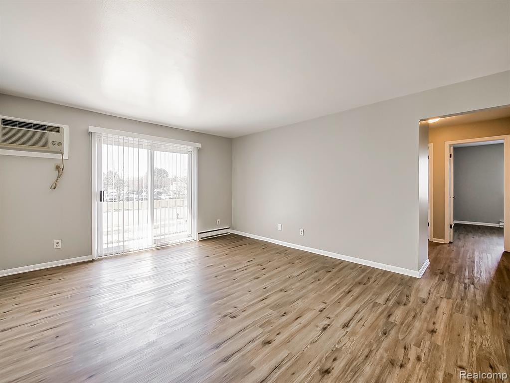 825 S Grand Avenue, Fowlerville, MI 48836 — Photo 3