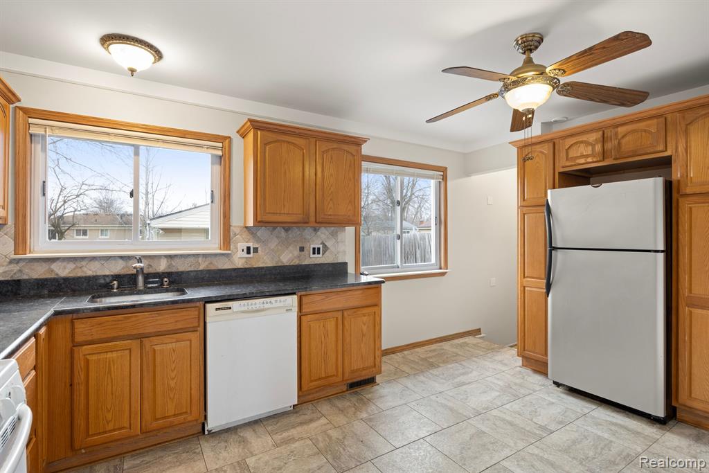 9870 FAIRBANKS Street, Belleville, MI 48111 — Photo 7