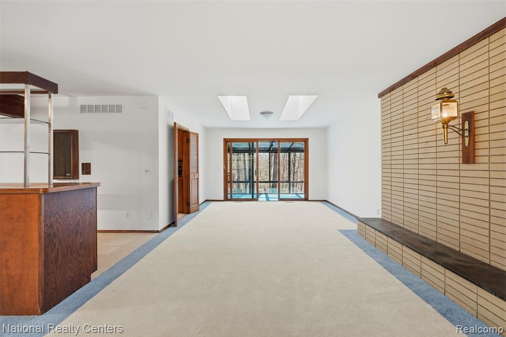 4710 Cove Road, West Bloomfield, MI 48323 — Photo 8