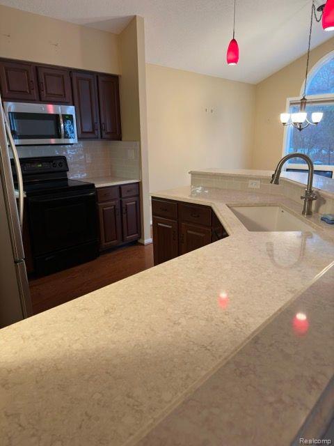 105 QUIET CREEK Circle, Chelsea, MI 48118 — Photo 6