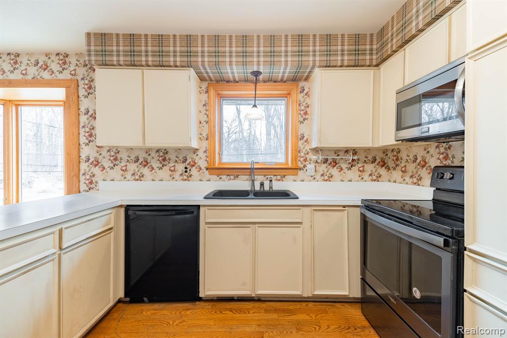 8064 WOOD Drive, Grosse Ile, MI 48138 — Photo 5
