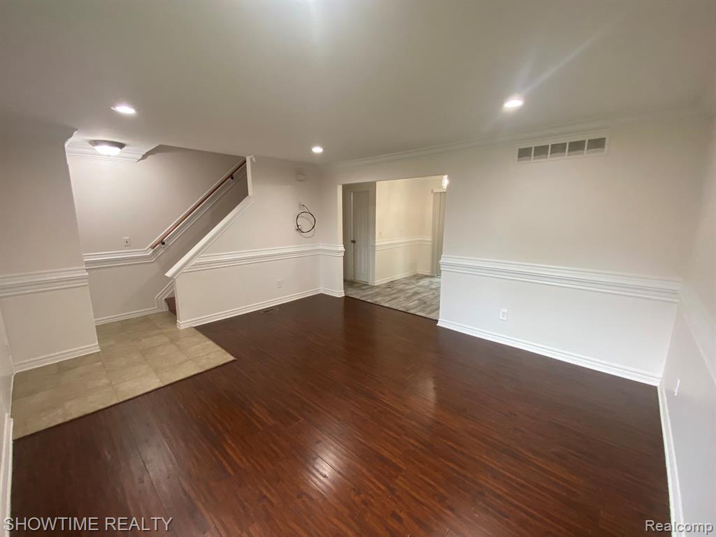 8418 HICKORY Drive, Sterling Heights, MI 48312 — Photo 5