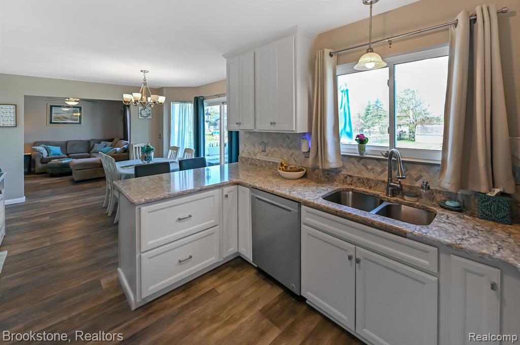 8344 DEER CREEK Court, Grand Blanc, MI 48439 — Photo 13