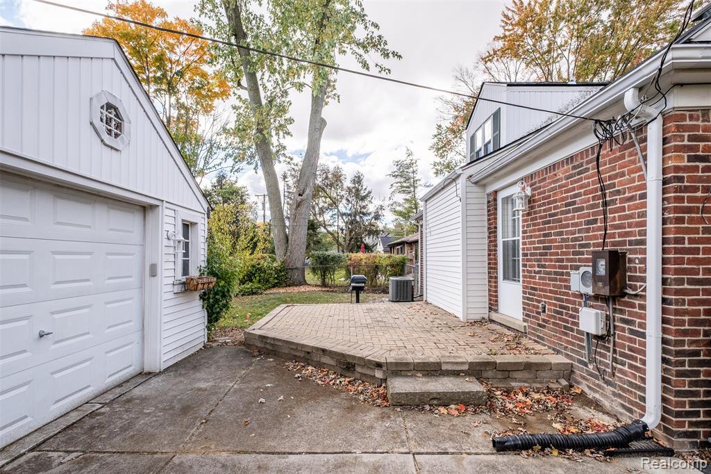 32210 Sheridan Drive, Beverly Hills, MI 48025 — Photo 21