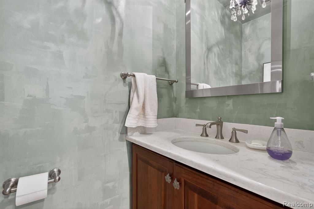 9144 Deer Park Court, Fenton, MI 48430 — Photo 24