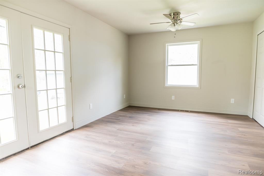 9114 ISLAND Drive, Clay, MI 48001 — Photo 29