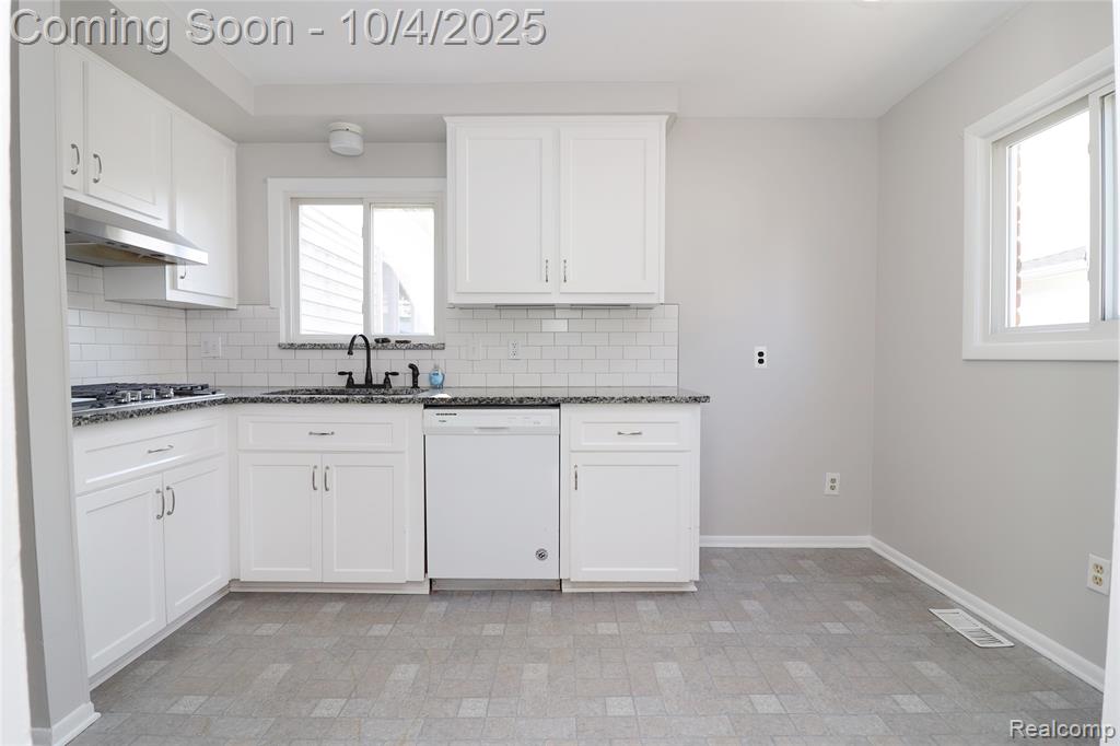 939 Deering Street, Garden City, MI — Photo 11