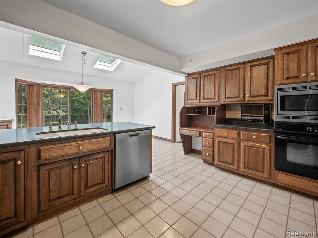 4932 SUSANS Way, Bloomfield Hills, MI 48302 — Photo 14
