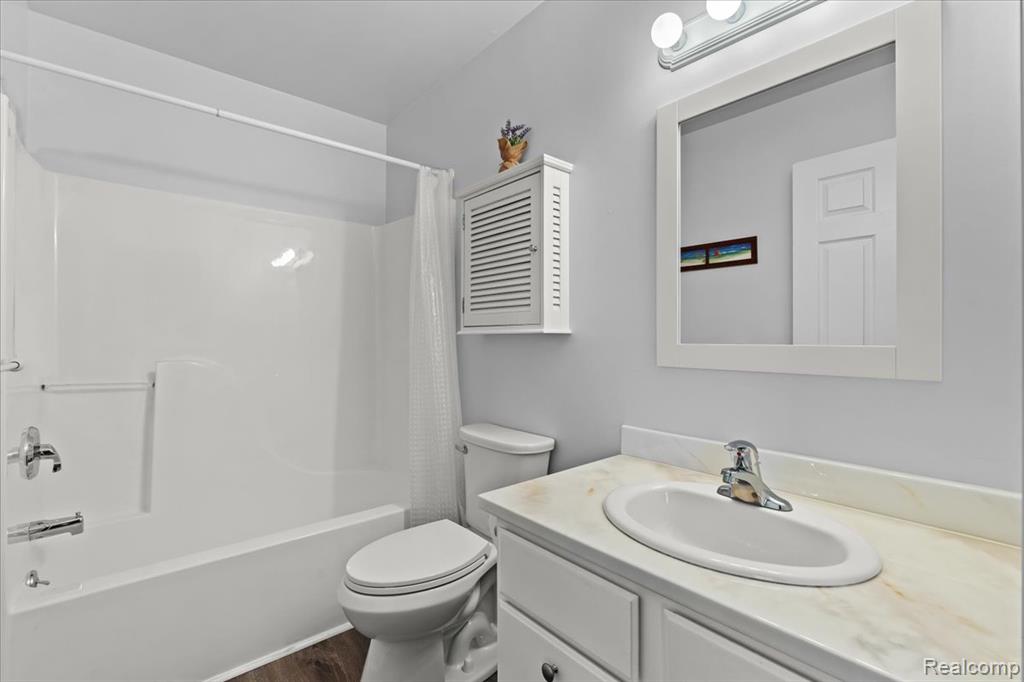 732 Eagle Drive, Fenton, MI 48430 — Photo 25
