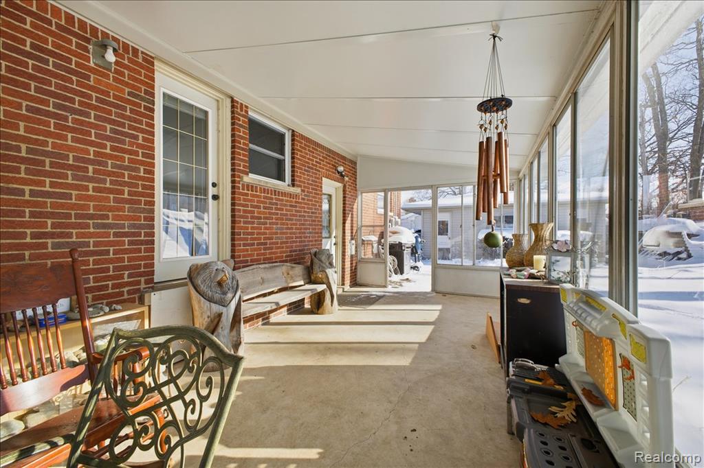 523 Tilmor Drive, Waterford, MI 48328 — Photo 32