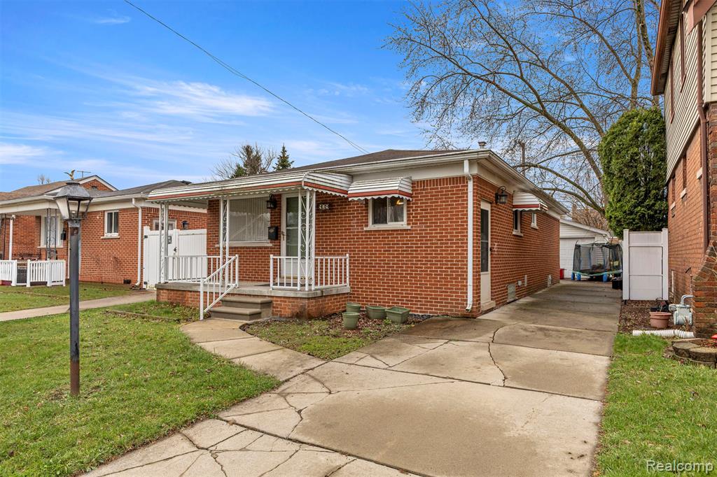 939 Stewart Avenue, Lincoln Park, MI 48146 — Photo 2