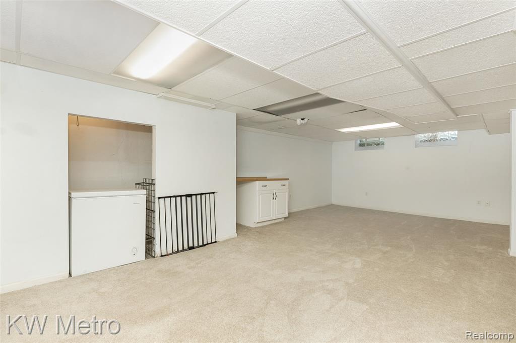 936 E Katherine Avenue, Madison Heights, MI 48071 — Photo 24