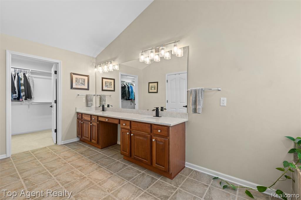 668 Berridge Circle, Lake Orion, MI — Photo 29