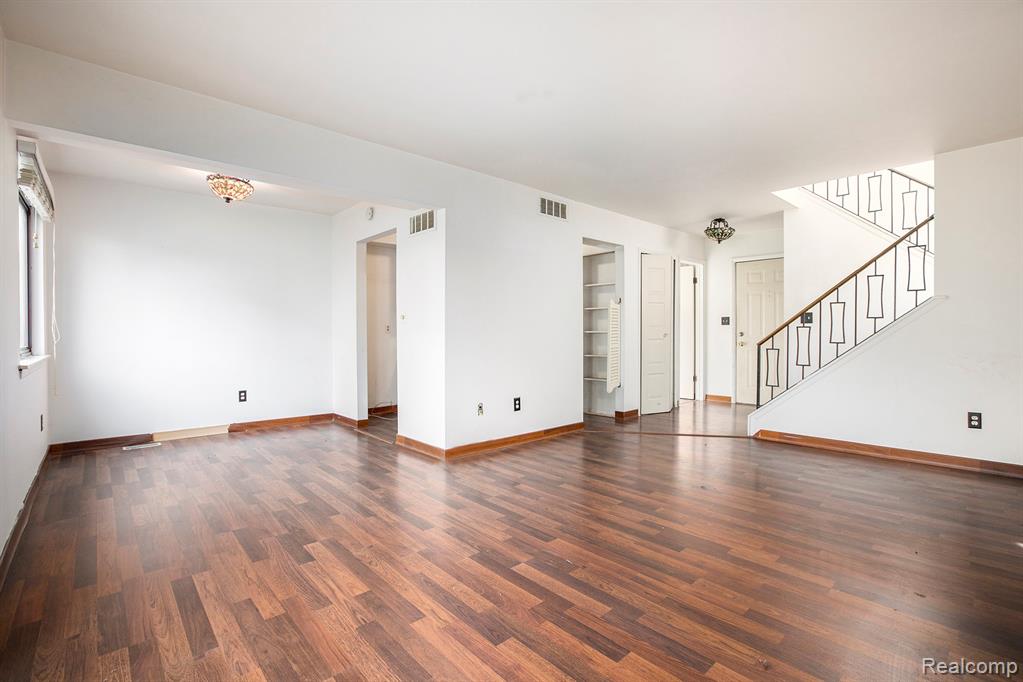 1875 Sheffield Drive, Ypsilanti, MI 48198 — Photo 4