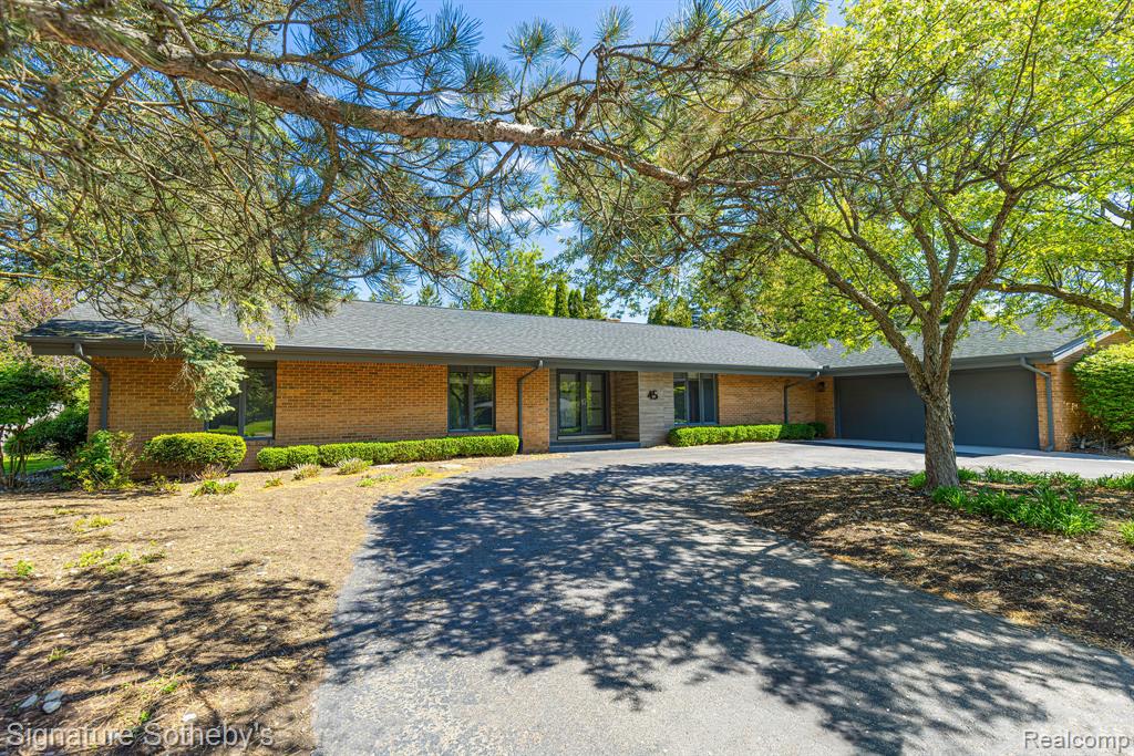 45 Maywood Avenue, Bloomfield Hills, MI 48304