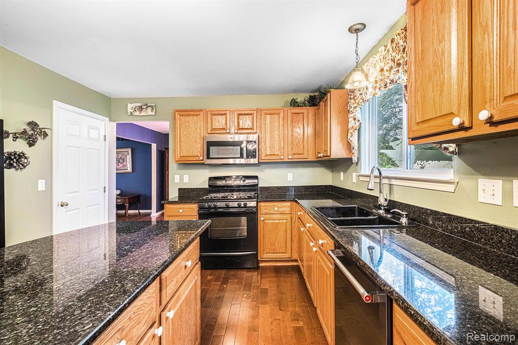 8488 Grand View Drive, Grand Blanc, MI 48439 — Photo 9