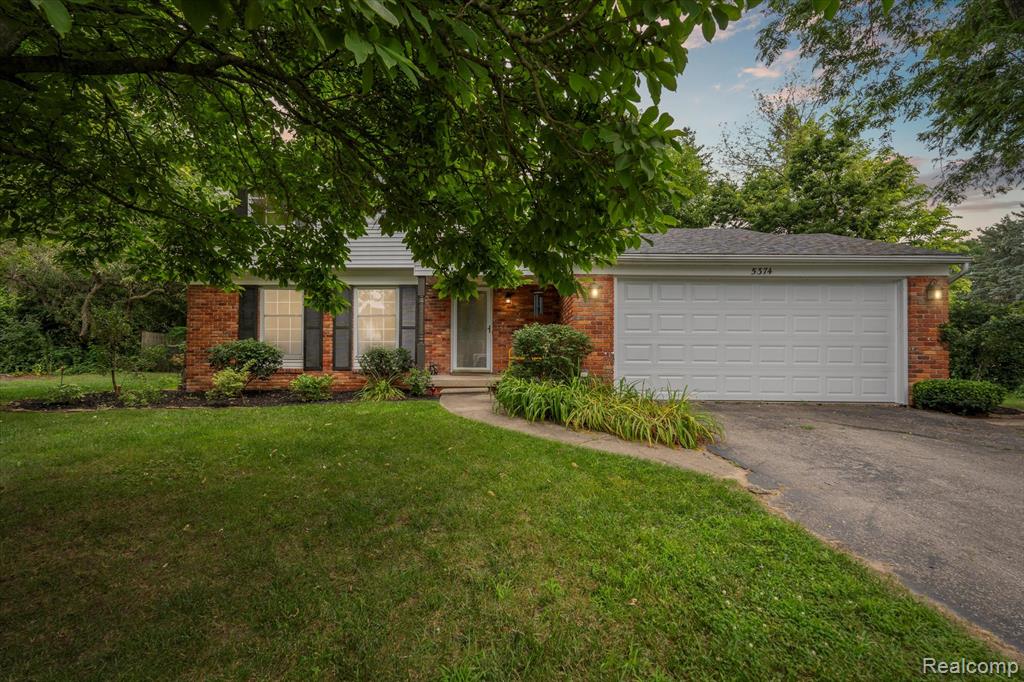 5374 Apple Hill Court, Flushing, MI 48433 — Photo 2
