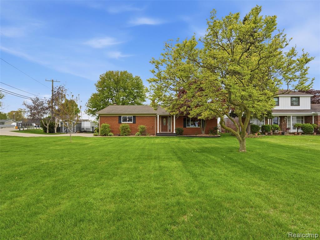 32160 S River Road, Harrison Township, MI — Photo 4