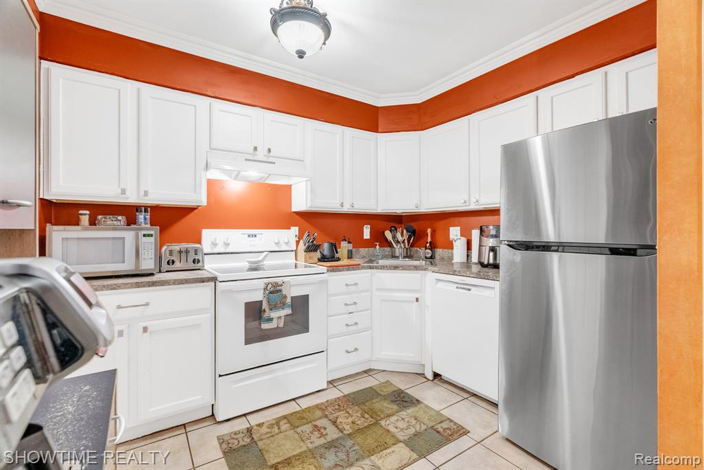 51118 Courtyard Drive, Chesterfield, MI 48047 — Photo 14