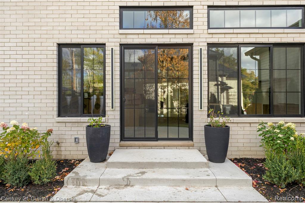 2211 Golfview Drive, Dearborn, MI, 48128
