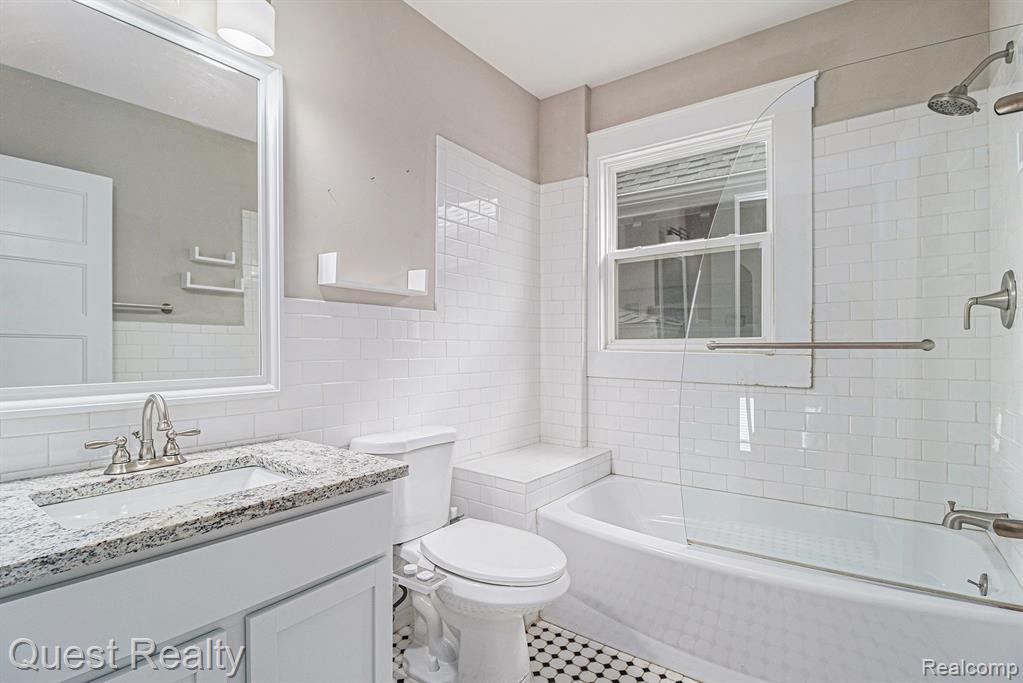 2499 BALDWIN Street, Detroit, MI 48214 — Photo 21