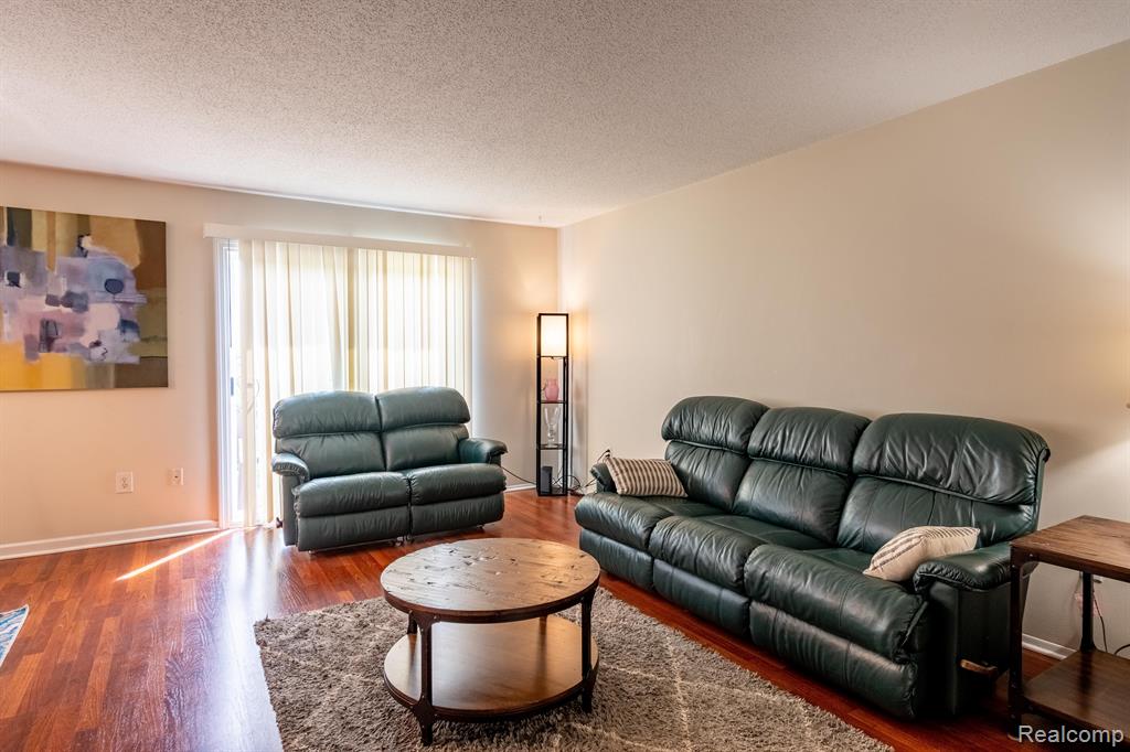5291 HIGHLAND Road, 204, Waterford, MI 48327 — Photo 6