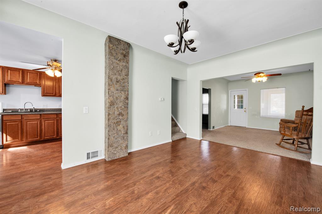555 CHESTNUT Street, Wyandotte, MI 48192 — Photo 17