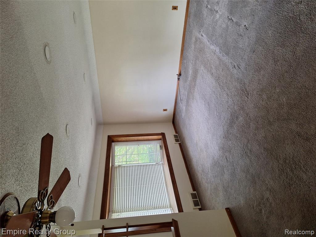 8547 Kinloch Street, Dearborn Heights, MI 48127 — Photo 6