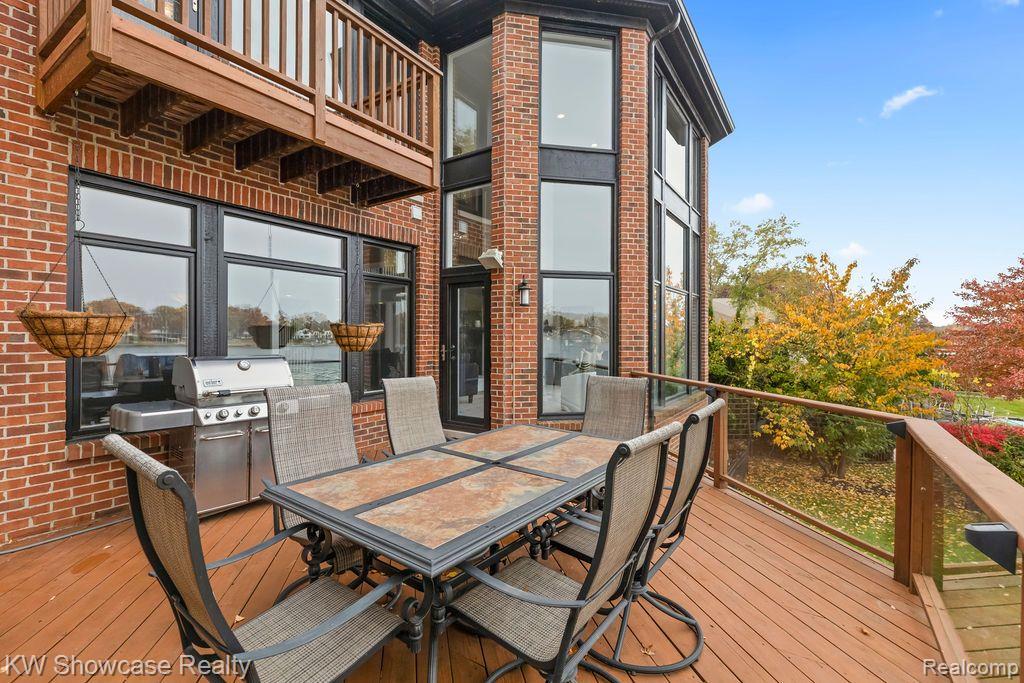 8579 PINE COVE Drive, Commerce Twp, MI 48382 — Photo 13