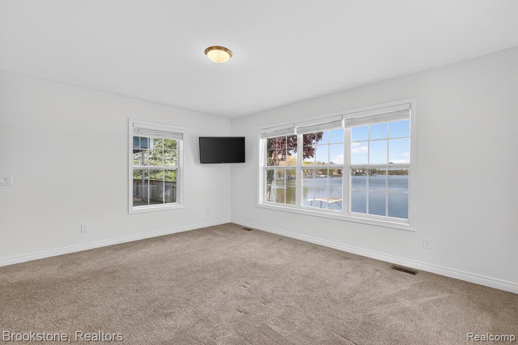 3695 Lotus Drive, Waterford, MI 48329 — Photo 16