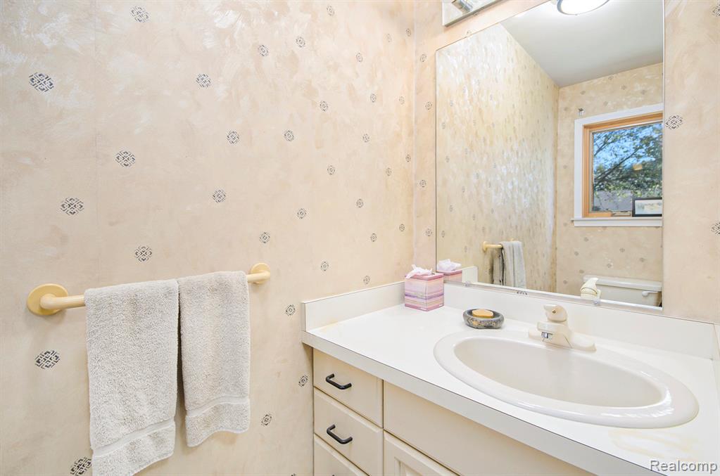 6429 Woodglen Drive, Clarkston, MI — Photo 22