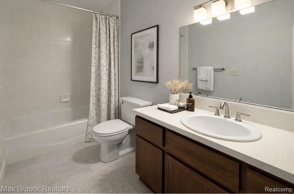 4231 Foxpointe Drive, West Bloomfield, MI 48323 — Photo 14