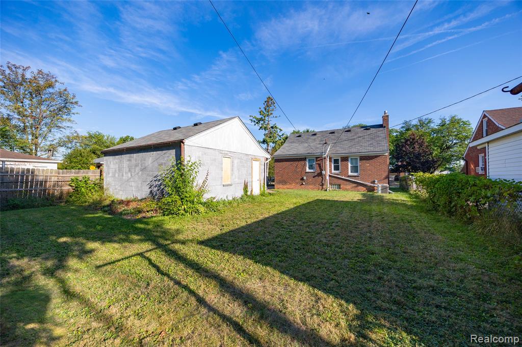 8420 Warren Boulevard, Center Line, MI 48015 — Photo 25