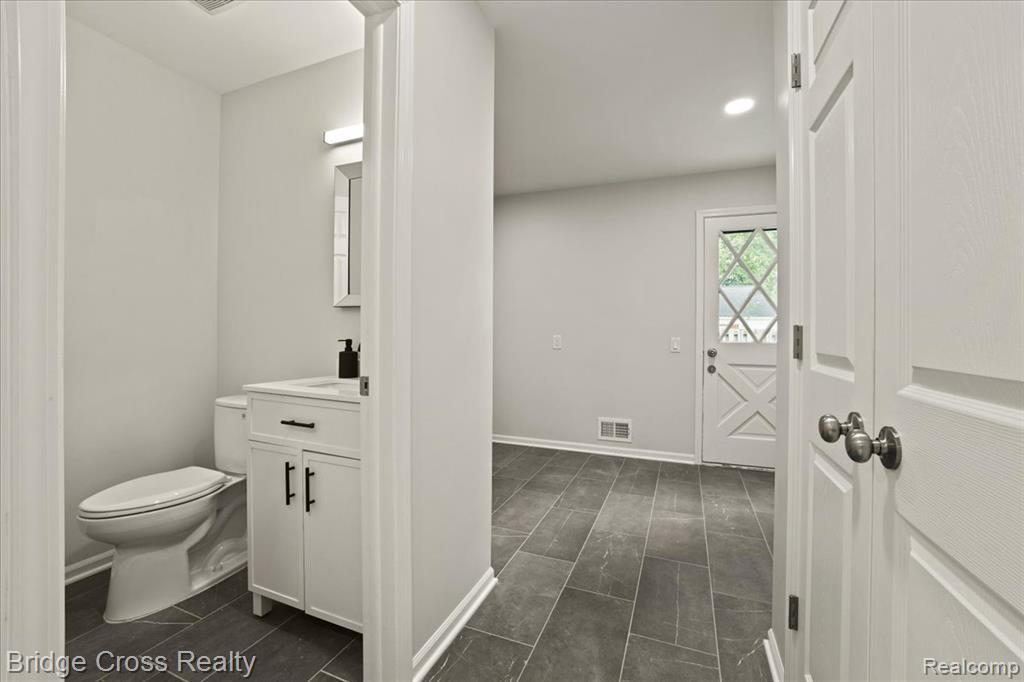 655 S Spinningwheel Lane, Bloomfield Hills, MI 48304 — Photo 19