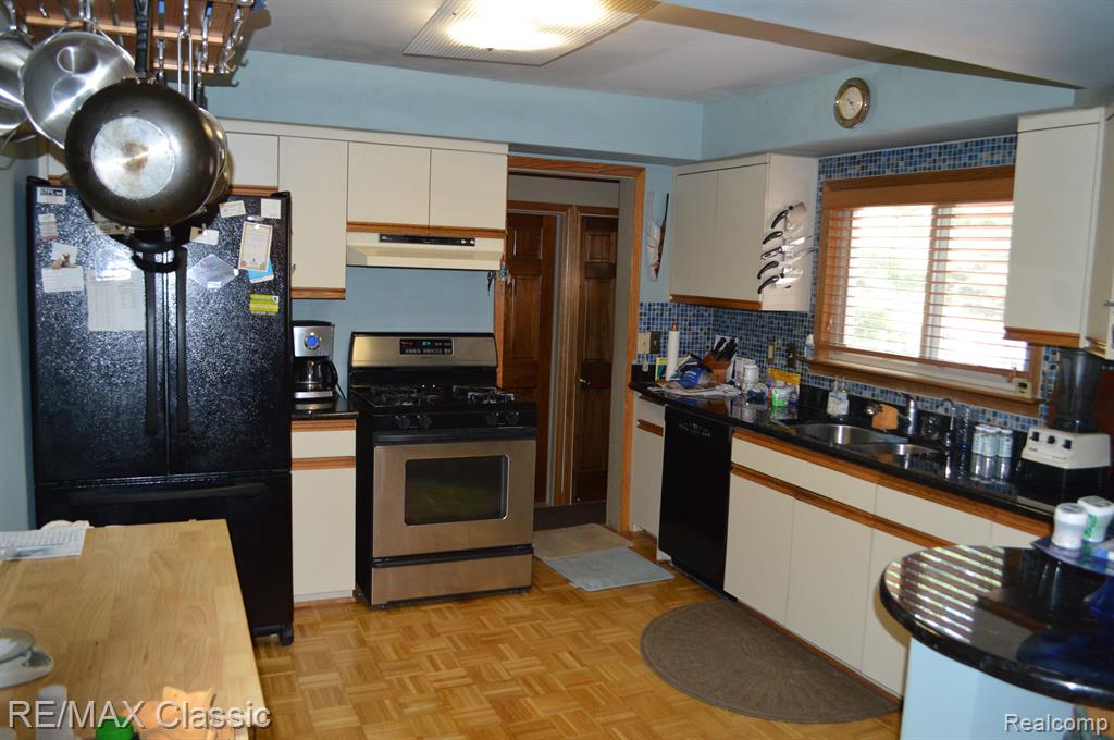 56000 9 MILE Road, South Lyon, MI 48178 — Photo 7