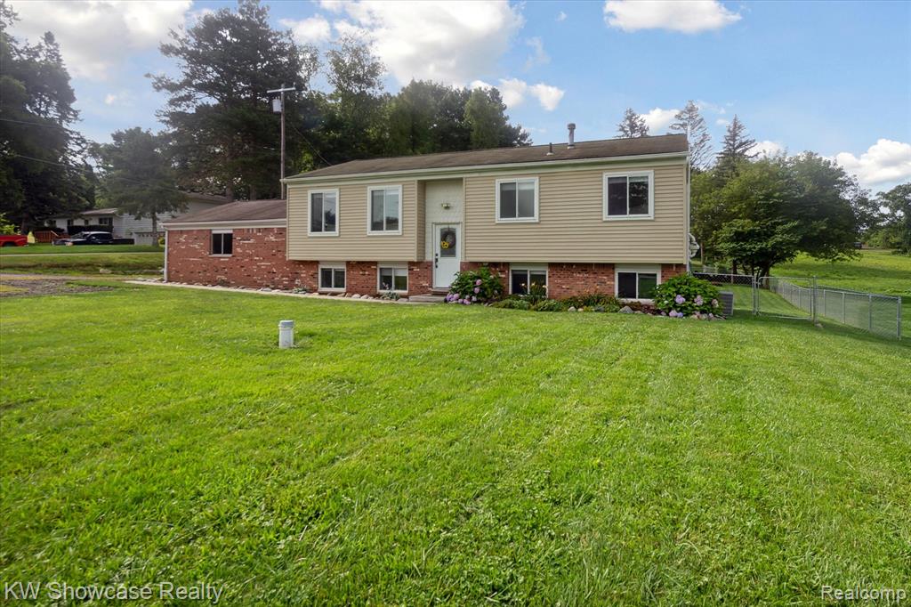 9296 Hilton Road, Brighton, MI 48114 — Photo 4