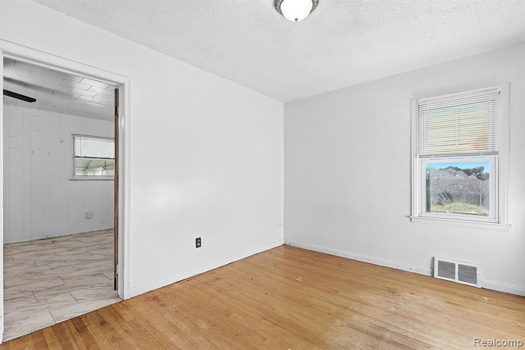 6000 Penrod Street, Detroit, MI 48228 — Photo 15