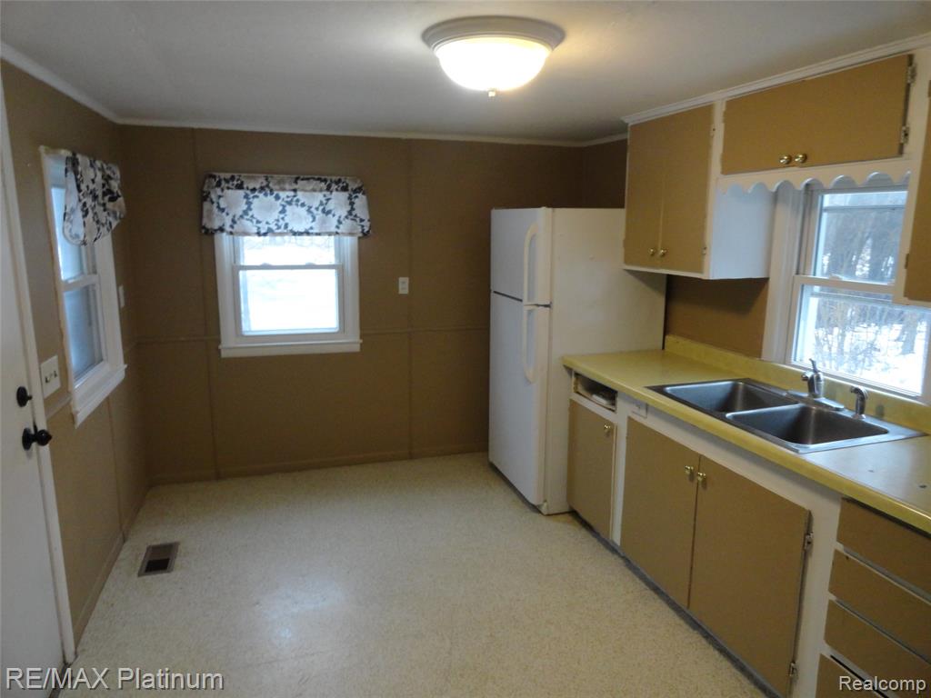 3396 E BALDWIN Road, Grand Blanc, MI 48439 — Photo 2