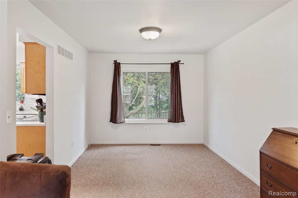 4325 Heatherstone Drive, Waterford, MI 48329 — Photo 8